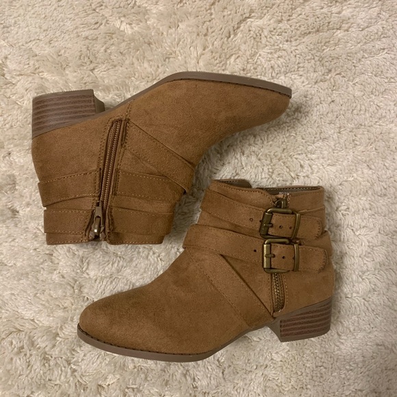 Steve Madden Other - Steve Madden boots